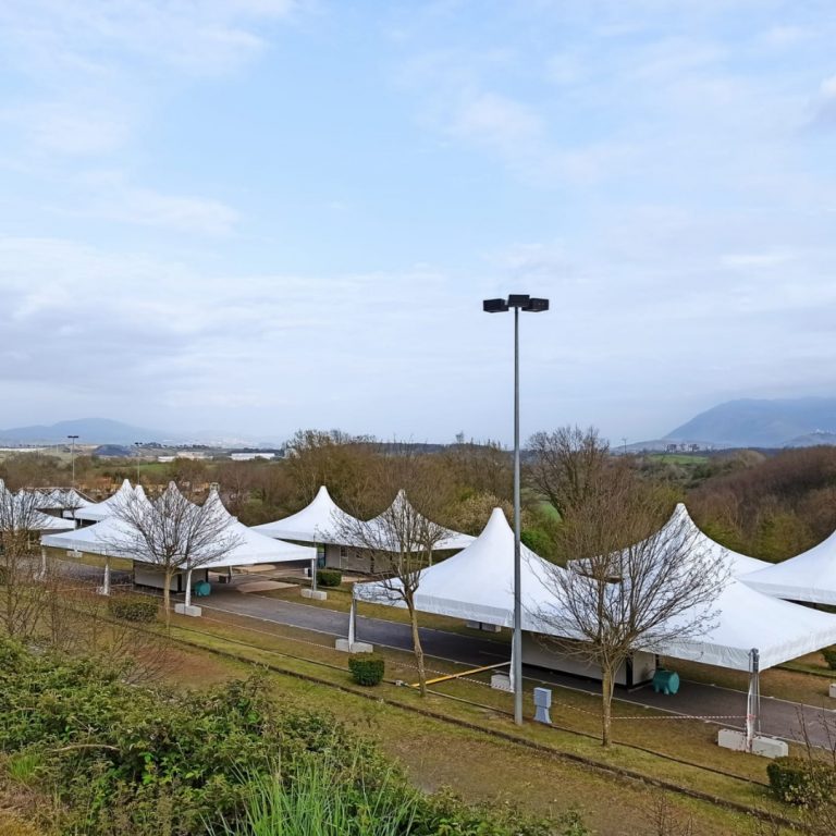 Drive in vaccinale di valmontone allestimento di eurostands